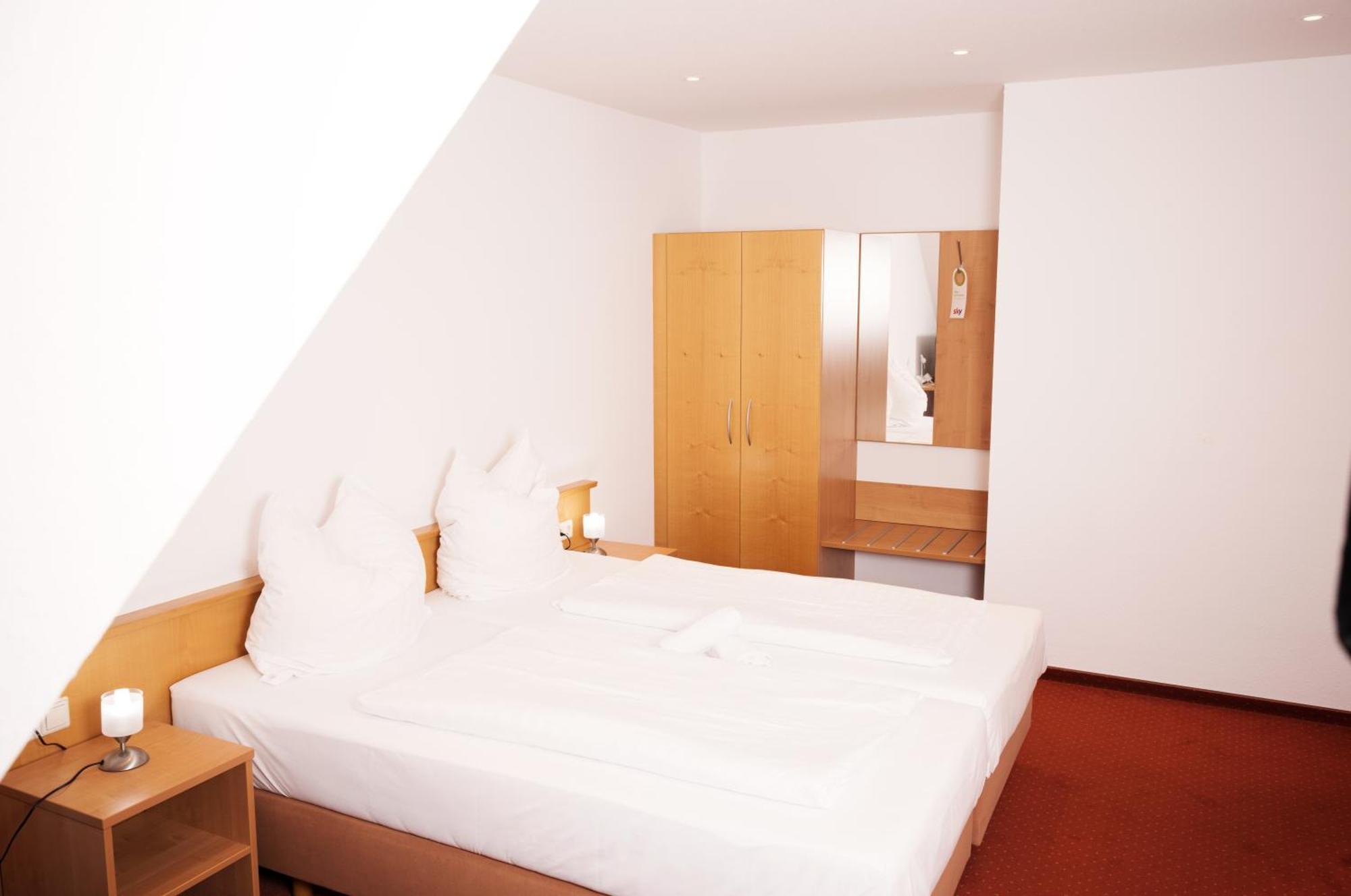 Hotel Restaurant Zehntscheune Sinsheim Ngoại thất bức ảnh