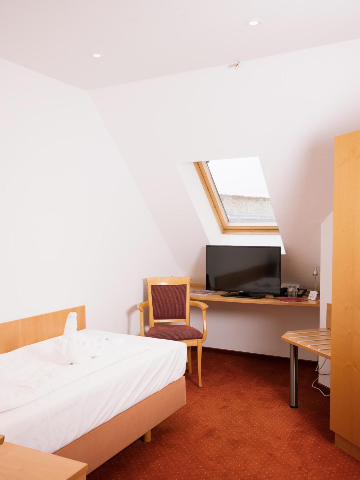Hotel Restaurant Zehntscheune Sinsheim Ngoại thất bức ảnh