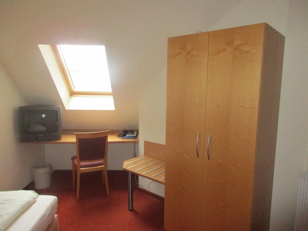 Hotel Restaurant Zehntscheune Sinsheim Ngoại thất bức ảnh